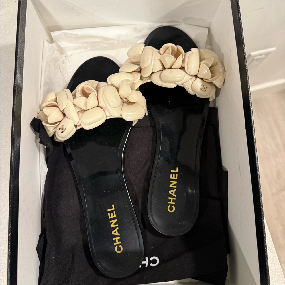 Chanel slides - Picture 9 of 10